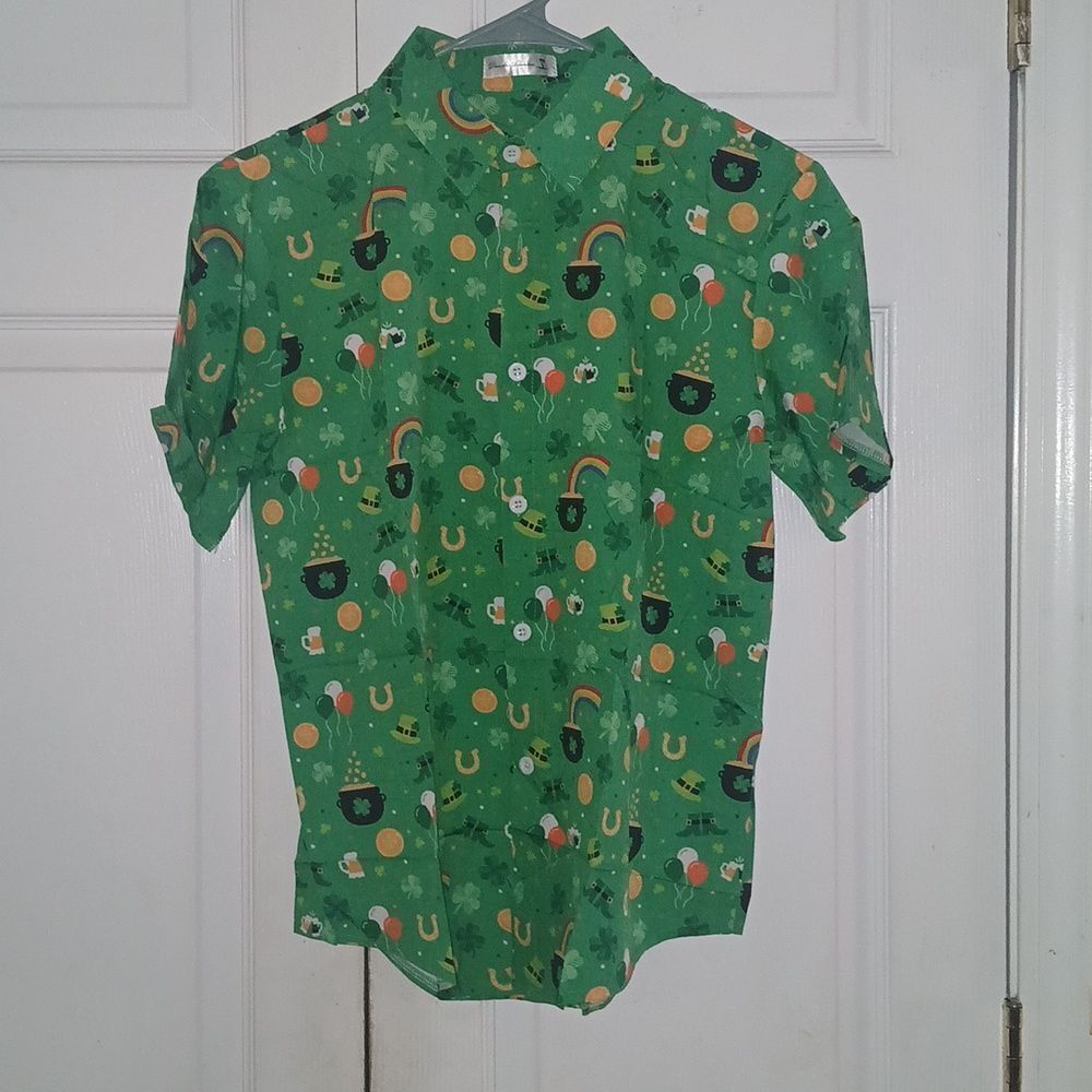 St Patrick's kids unisex button down shirt Sz 12 NWOT ( buttons on right)